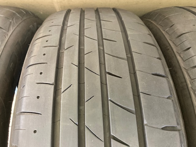 完売)(中古タイヤ)極上品 2022年製☆225/55R18 98V ブリヂストン